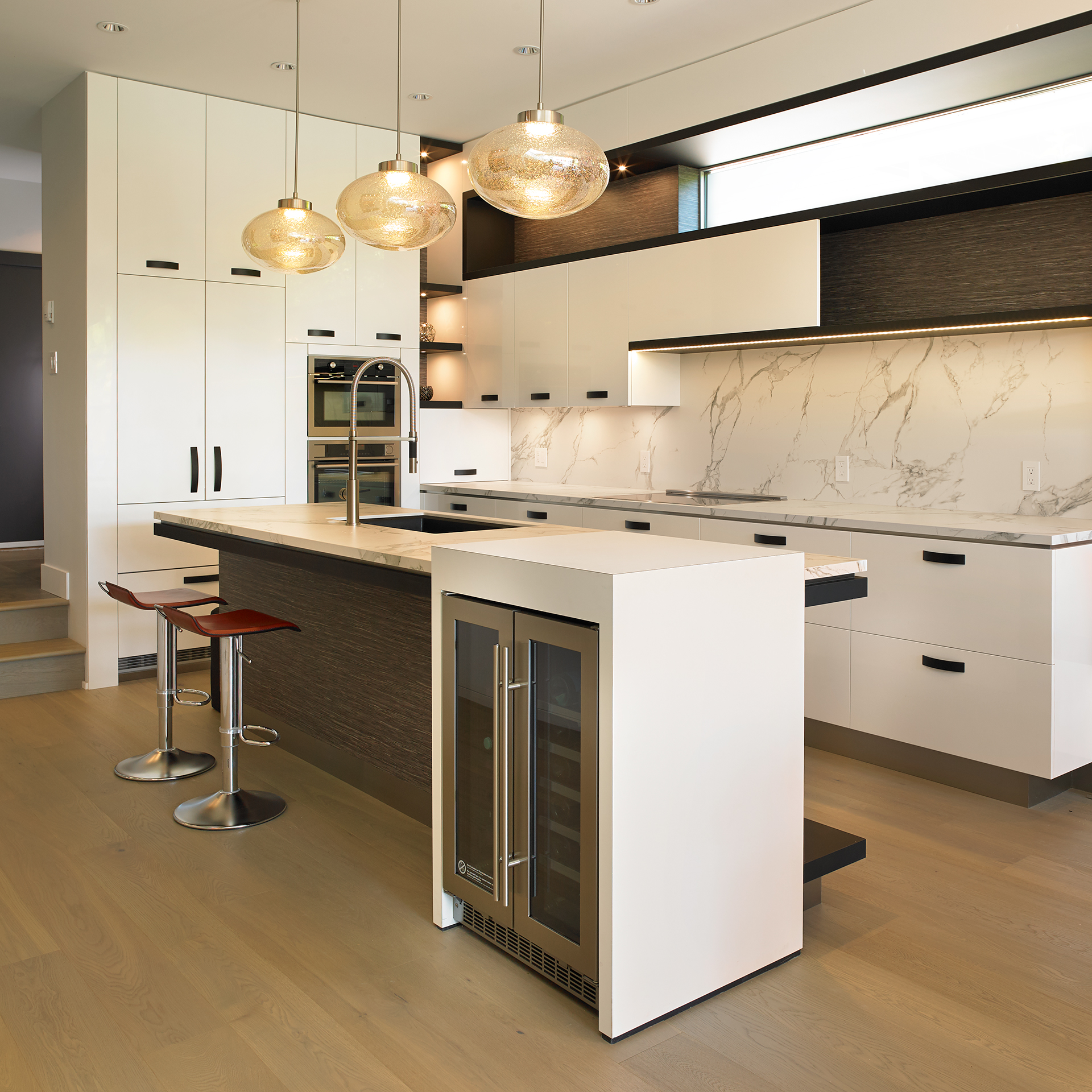Art Meets Function in Euro-Style Kitchen – Modern Home Magazine